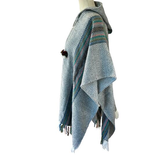 Alpaca Oscatex Knit Hooded Poncho OS Gray White Aztec Boho Cozy Outdoor NWOT - Picture 10 of 15